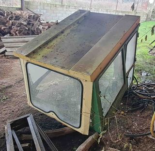 Cabina John Deere 3135.