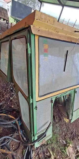 Cabina John Deere 3135.