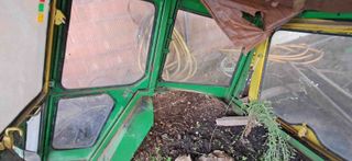 Cabina John Deere 3135.