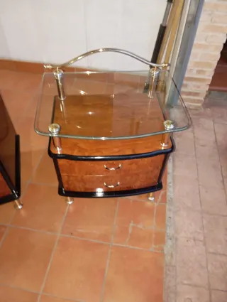 Mesita y cómoda