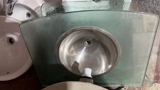 Lavabo de baño moderno metal y cristal