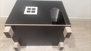 Casita para Gatos Negra y Blanca