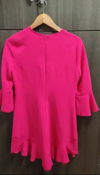 Vestido rosa talla L con volantes