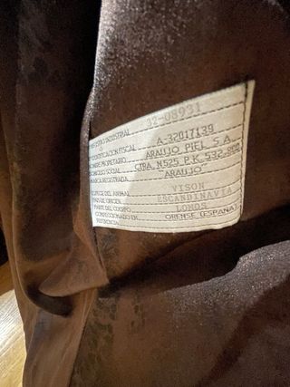 Abrigo tipo Bison marrón ; marca Araujo Autentico
