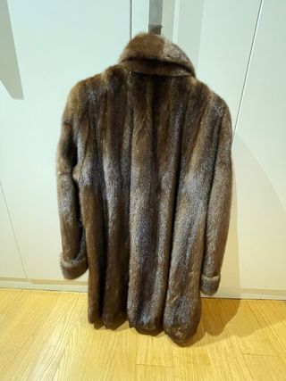 Abrigo tipo Bison marrón ; marca Araujo Autentico