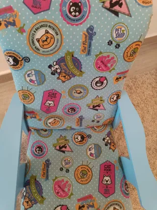 Mecedora infantil acolchada de madera