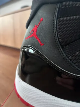 Jordan 11 Negro y Rosa Talla 47