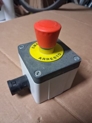 Pulsante di arresto emergenza
