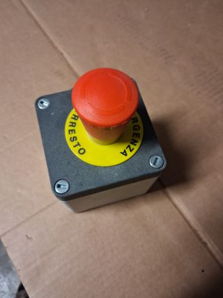 Pulsante di arresto emergenza