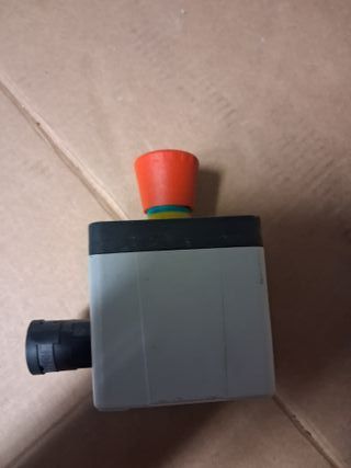 Pulsante di arresto emergenza