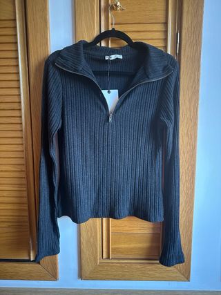 Camiseta Pull&Bear cremallera cuello alto XL