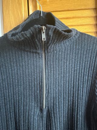 Camiseta Pull&Bear cremallera cuello alto XL