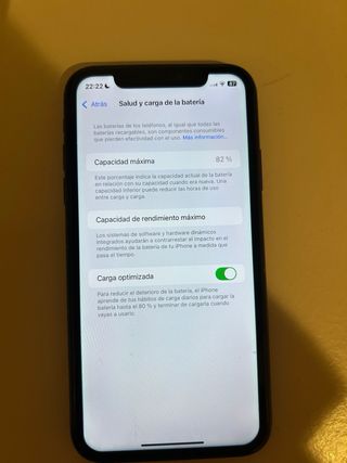 iPhone 11 Gris con funda inhalambrica