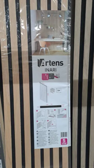 Revestimiento de pared madera y negro