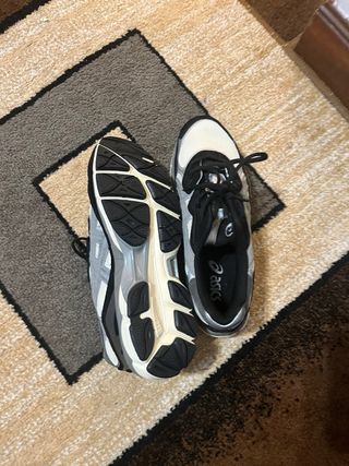 Asics Gel NYC Zapatillas Negras y Grises