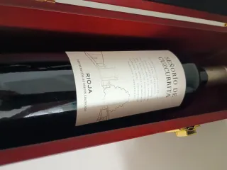 Caja vino con accesorios