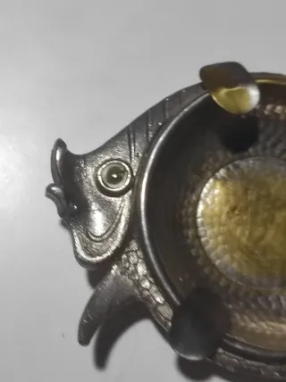 Cenicero antiguo, pez alpaca