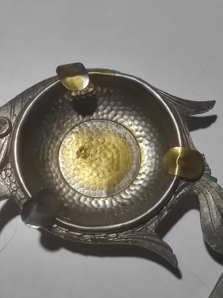 Cenicero antiguo, pez alpaca