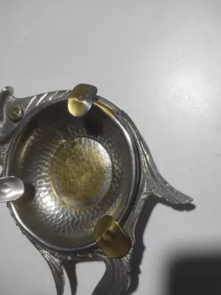 Cenicero antiguo, pez alpaca