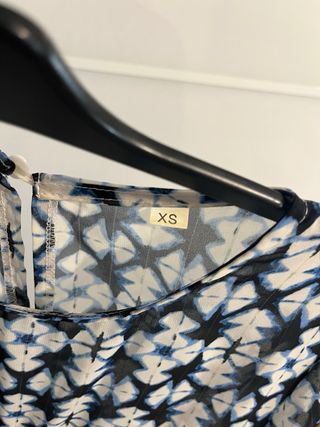 Vestido estampado azul y blanco