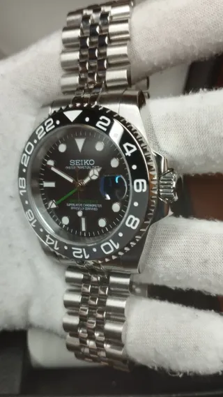 Reloj Seiko Mod GMT-Master Bruce Wayne Negro Gris