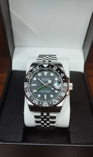 Reloj Seiko Mod GMT-Master Bruce Wayne Negro Gris