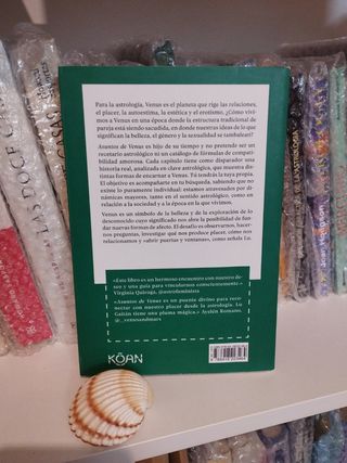 Lote 2 libros sobre Venus (astrologia y mitología)