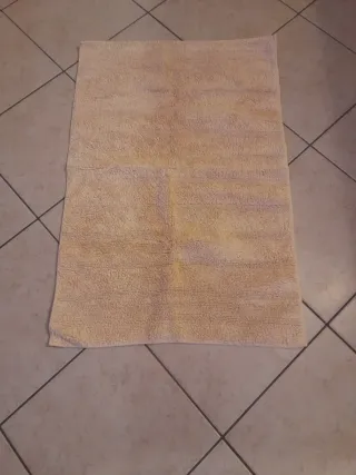 Tre tappeti bagno grigi beige arancione  in tessut