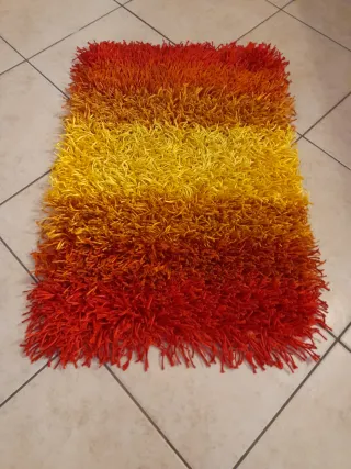 Tre tappeti bagno grigi beige arancione  in tessut