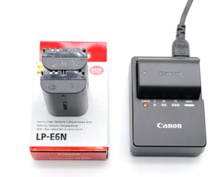 CARGADOR + 4 BATERÍAS LPE6