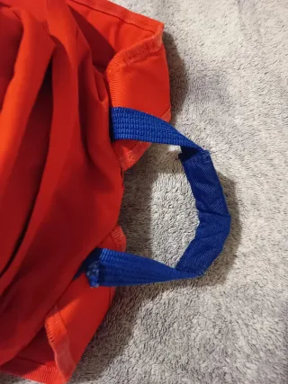 Mochila Benetton roja y Azul