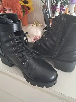 Botines negros talla 40