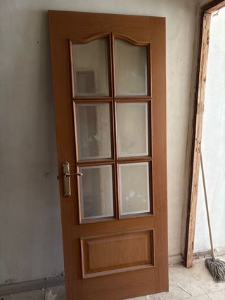 Puerta de roble con cristal