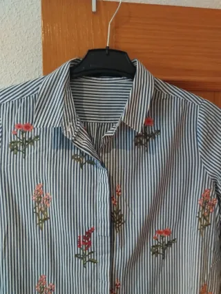 Camisa Sfera Talla S Rayas Flores
