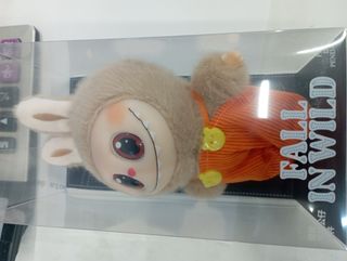 Labubu pelúcia com vestido floral