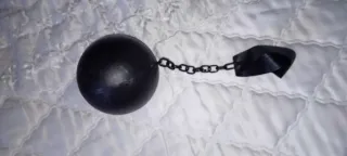 Complemento disfraz bola con cadena