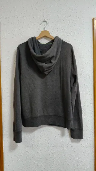 Sudadera Hollister Gris con Logo Verde neón