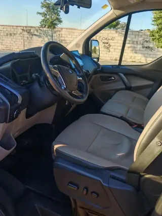 ALQUILER DE FURGONETA DE 9 PLAZAS EN JEREZ .