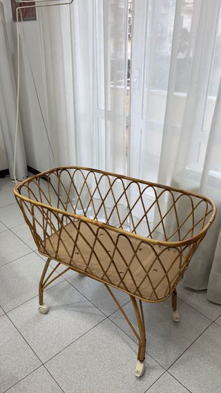Culla in vimini con ruote