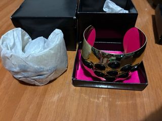 Pulsera Brazalete Dorado con Piedras Negras NUEVO