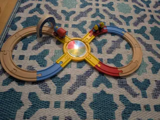 Tren de madera para niños de más de 2 años.