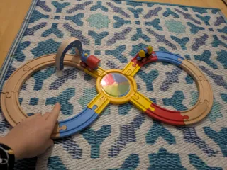 Tren de madera para niños de más de 2 años.