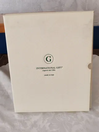 Cornice in argento martellato