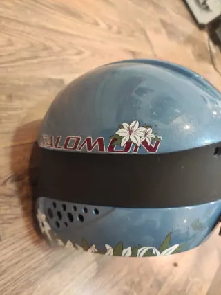 Casco de esquí Salomon azul con flores