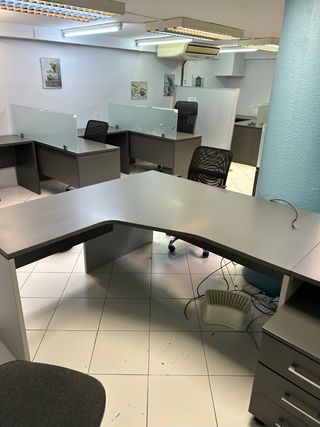 Mesas de oficina en buen estado
