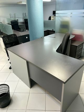 Mesas de oficina en buen estado