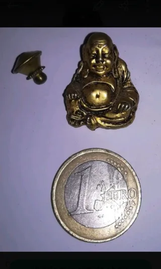 FIGURA DE BUDA FELIZ Y DE REGALO EL PIN