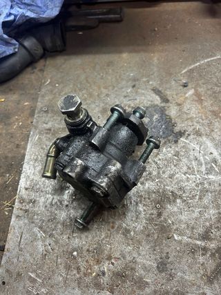 Bomba dirección motor 1.9 De 100 bar Tengo 2