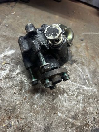 Bomba dirección motor 1.9 De 100 bar Tengo 2
