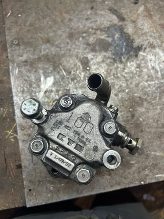 Bomba dirección motor 1.9 De 100 bar Tengo 2